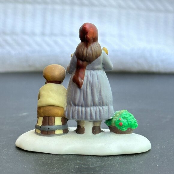 Dept 56 The Old Puppeteer - Woman and Child - Loose Figurine, Dickens 1992 - Picture 5 of 6
